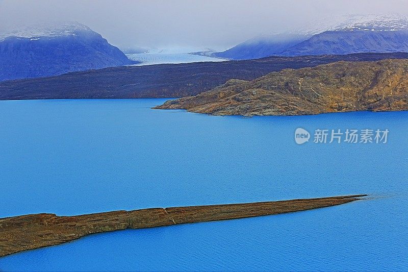 在乌普萨拉冰川和阿根廷的El Calafate湖之上，巴塔哥尼亚